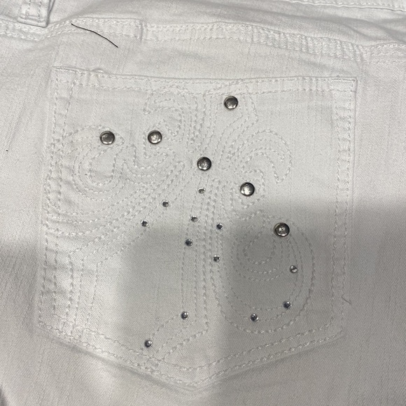 E womens YMI casual solid white stretch plus size denim shorts 24W - Picture 3 of 5